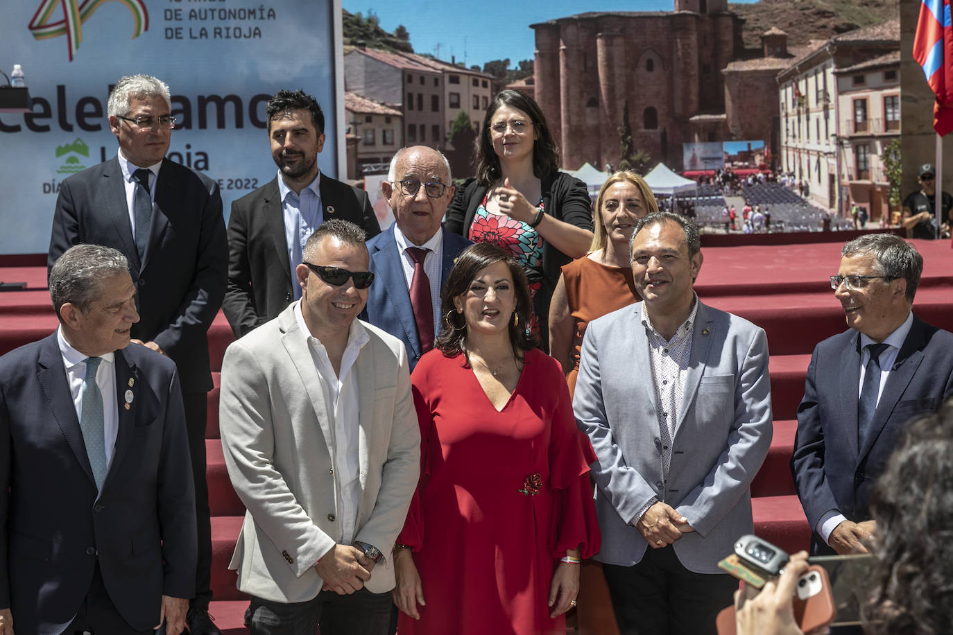 Fotos: El ambiente y las fotografías de galardonados y autoridades después del acto Día de La Rioja