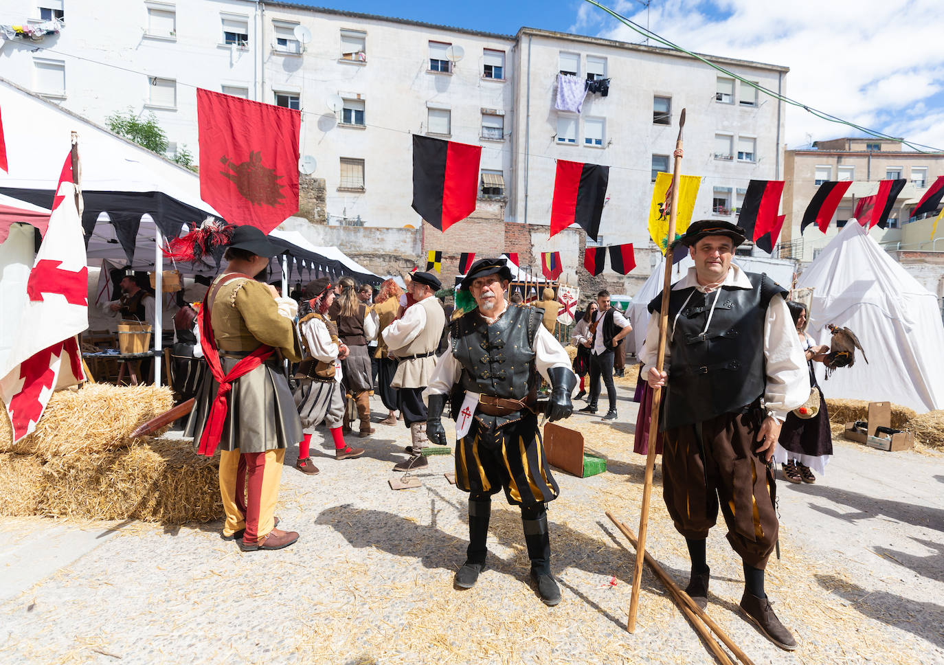 Fotos: Danzas, bailes y un paseo por el campamento francés