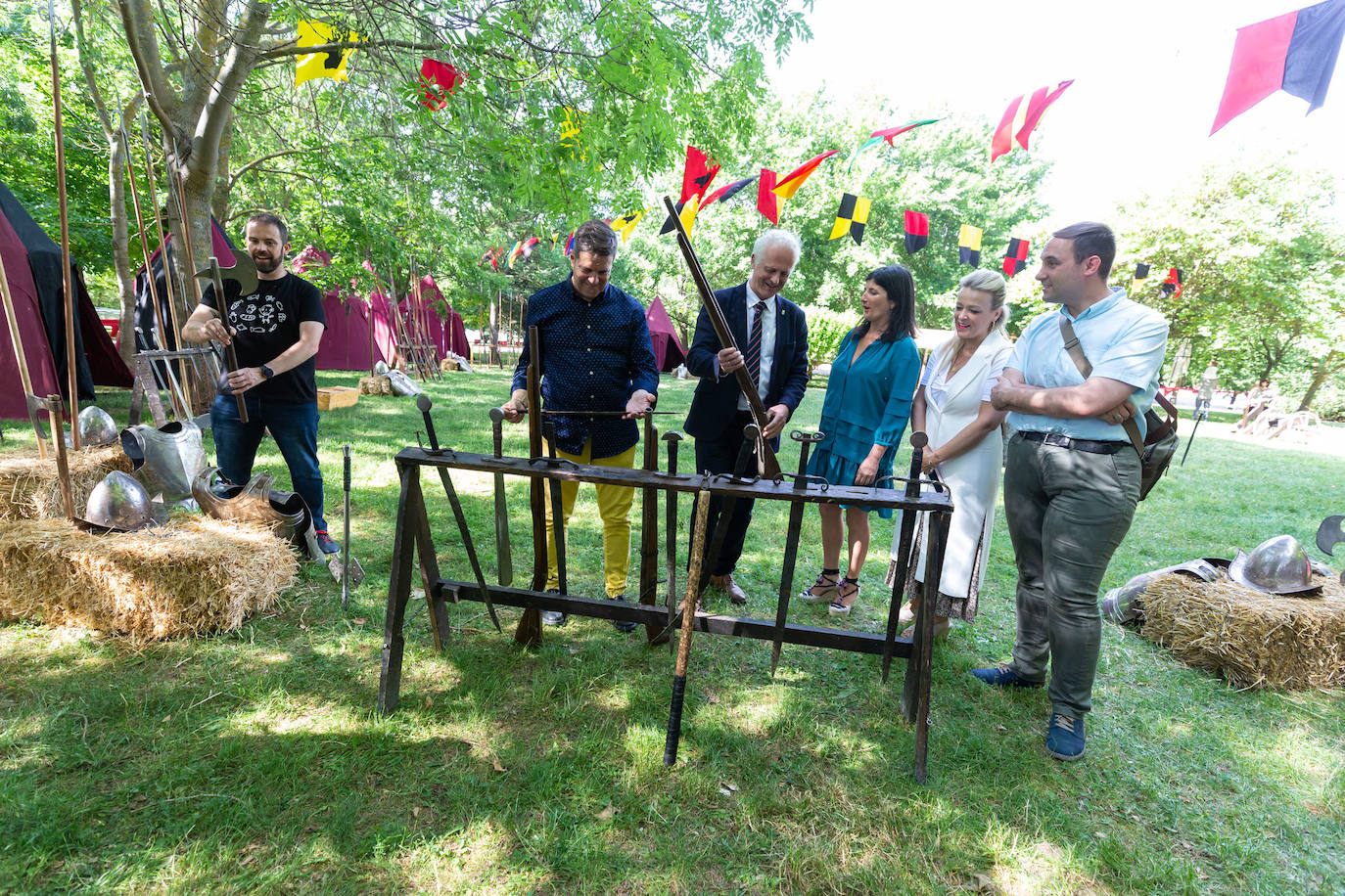 Fotos: Inauguración del campamento francés y del mercado renacentista de San Bernabé