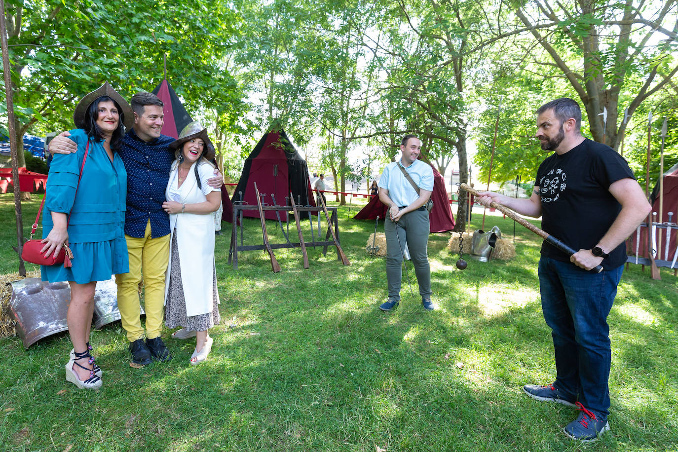 Fotos: Inauguración del campamento francés y del mercado renacentista de San Bernabé