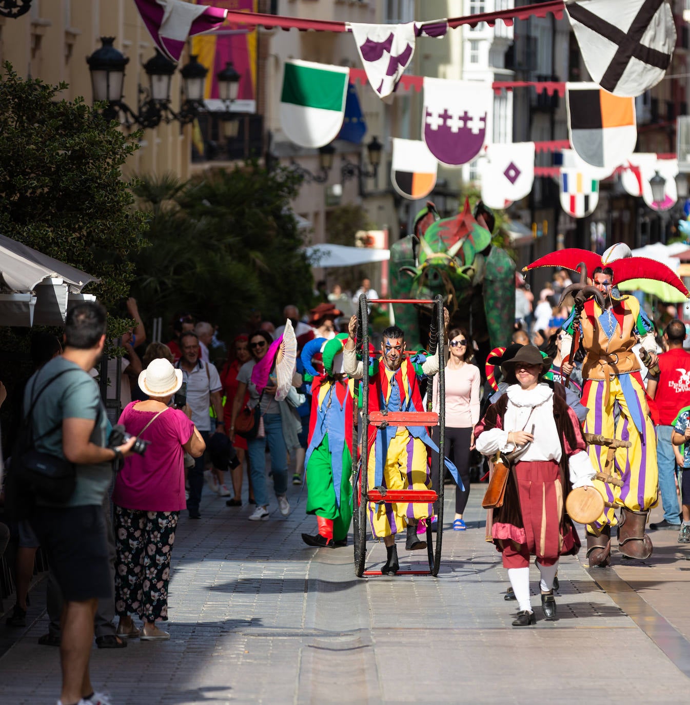 Fotos: Inauguración del campamento francés y del mercado renacentista de San Bernabé