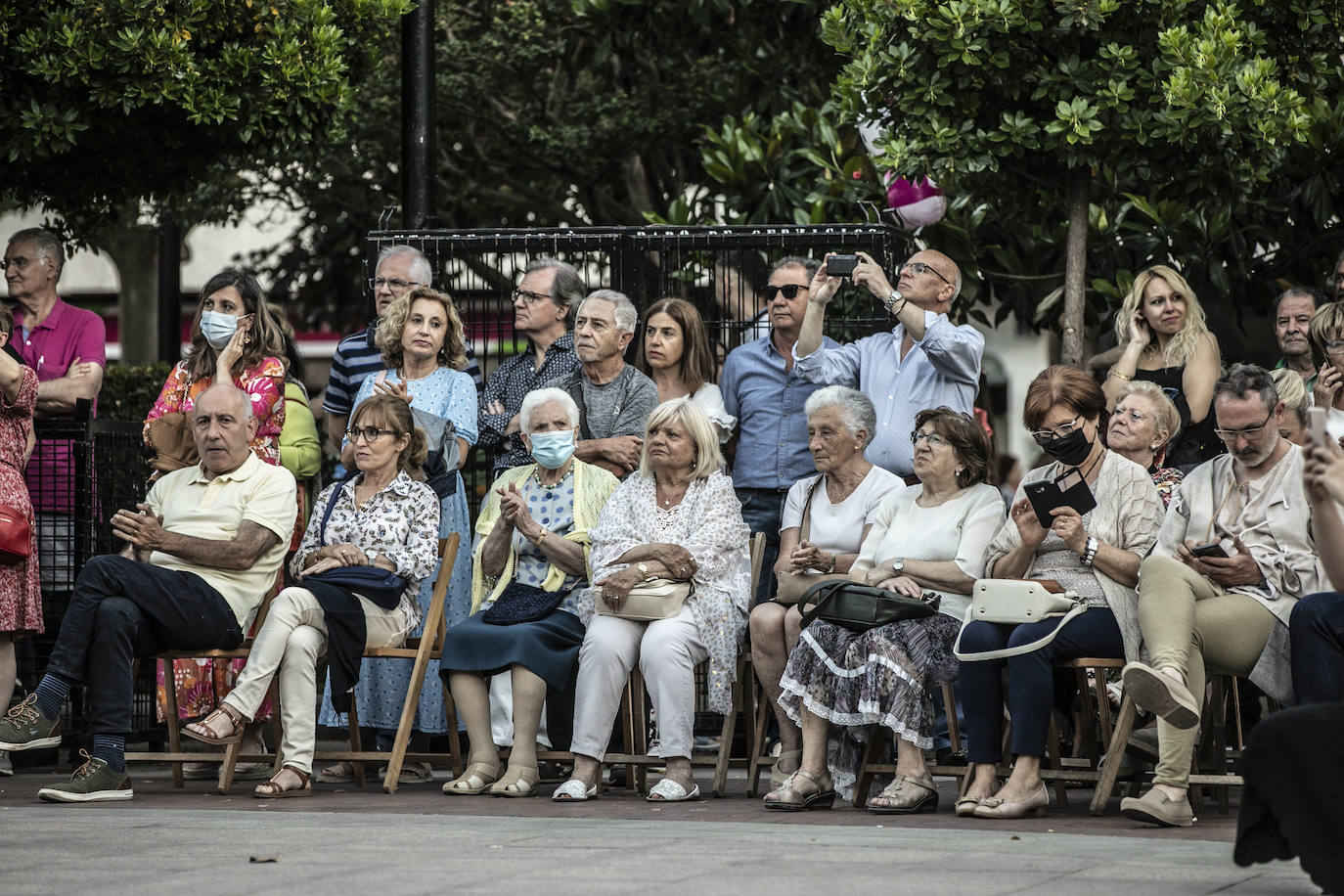 Fotos: Ángela Muro, Jesús Vicente Aguirre, Baccara y Chema Purón congregan a miles de personas en El Espolón