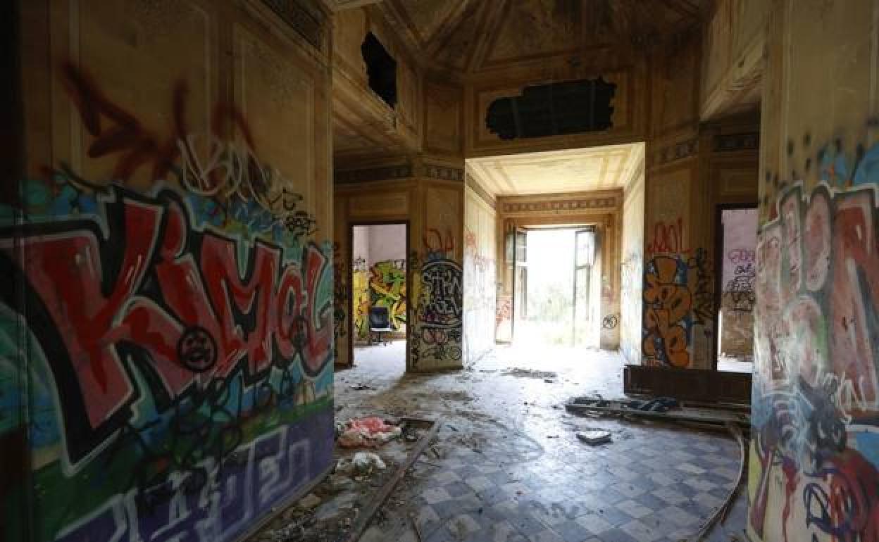 La casa abandonada en la que tuvo lugar la presunta agresión sexual en Burjassot. 