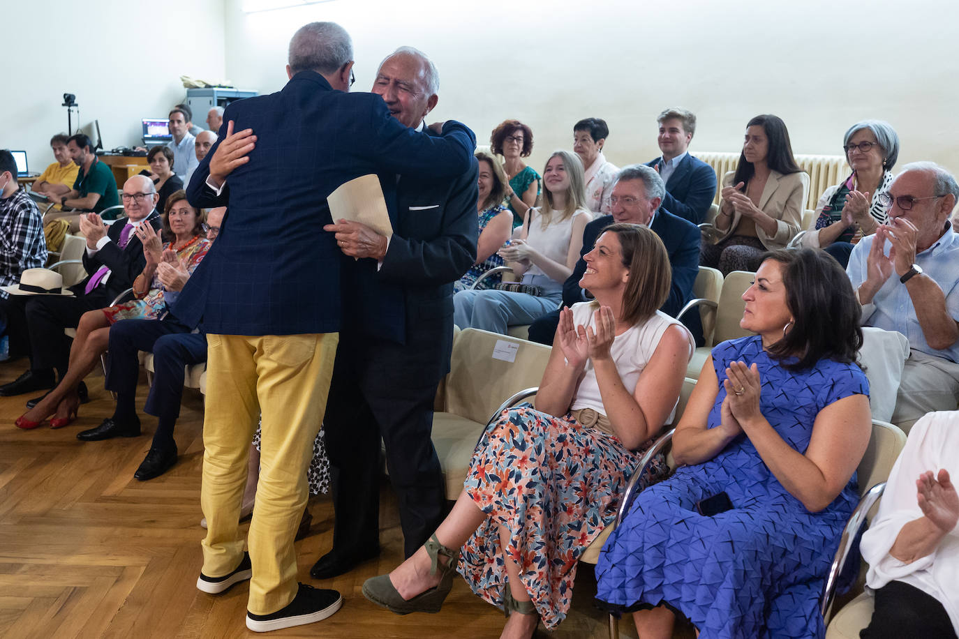 Fotos: Bezares, Hernáez y Rodríguez Moroy ya tienen sus insignias de Logroño