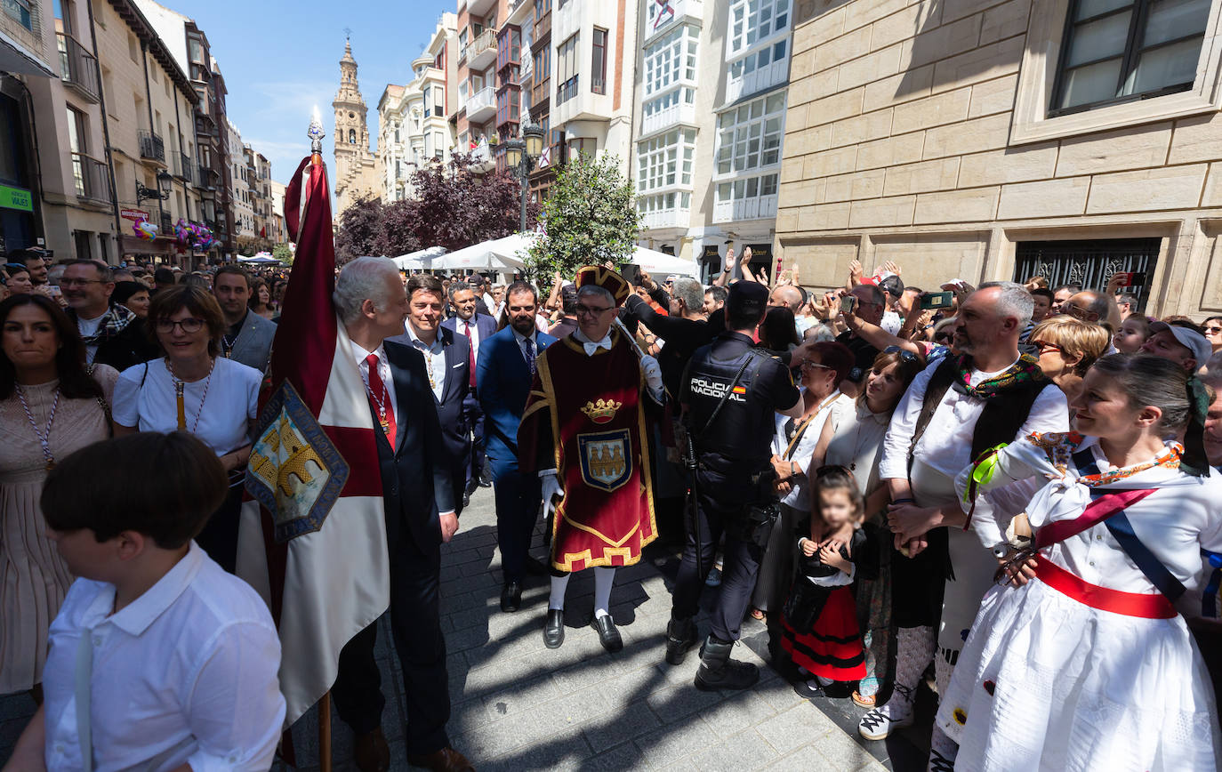 Fotos: Los ecos de la pandemia marcan los tradicionales banderazos de San Bernabé