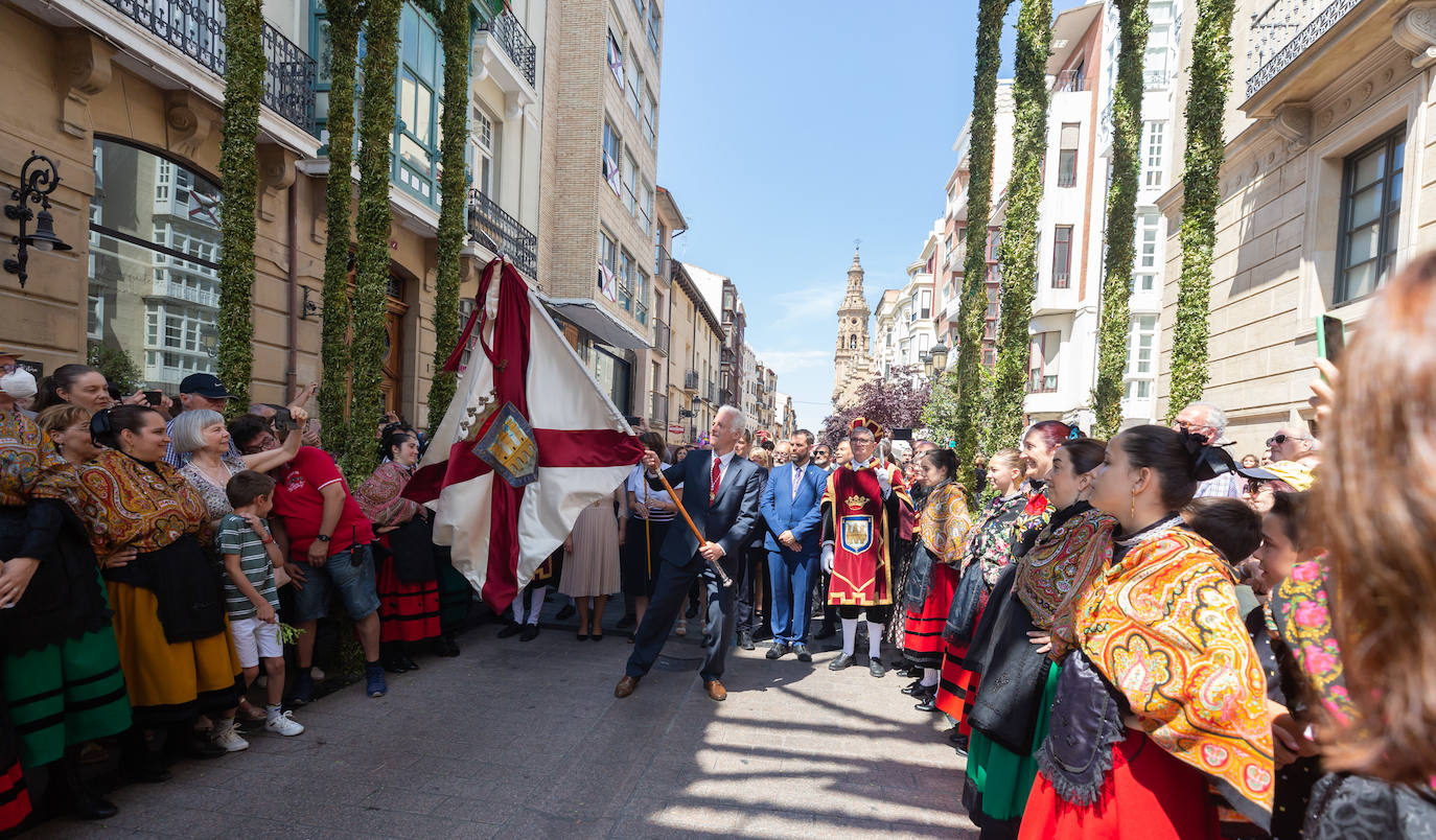 Fotos: Los ecos de la pandemia marcan los tradicionales banderazos de San Bernabé