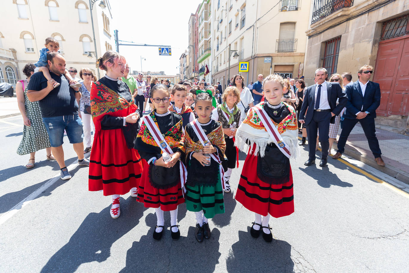 Fotos: Los ecos de la pandemia marcan los tradicionales banderazos de San Bernabé