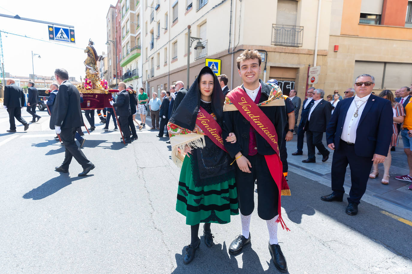 Fotos: Los ecos de la pandemia marcan los tradicionales banderazos de San Bernabé