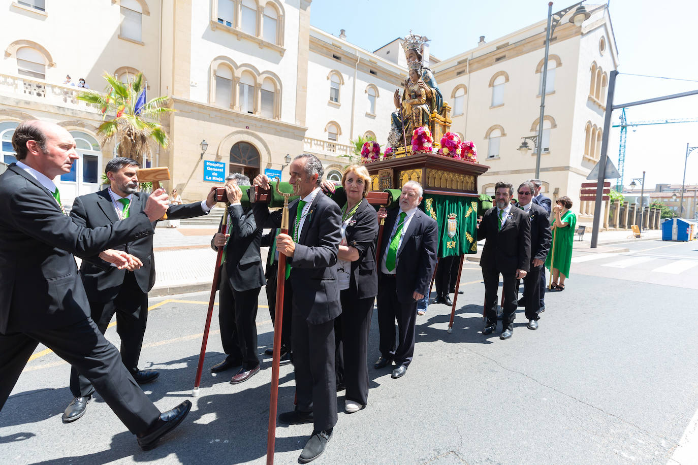 Fotos: Los ecos de la pandemia marcan los tradicionales banderazos de San Bernabé