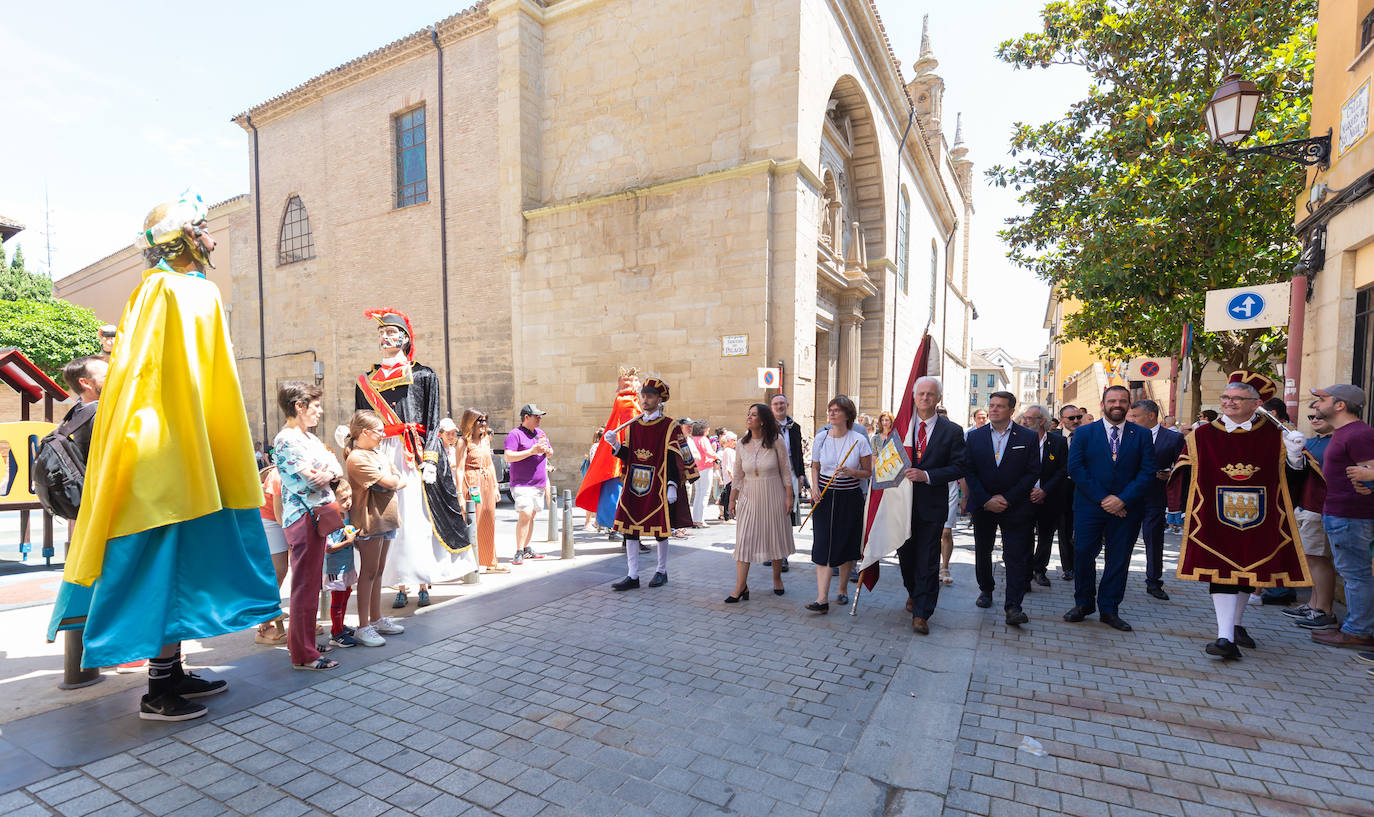 Fotos: Los ecos de la pandemia marcan los tradicionales banderazos de San Bernabé