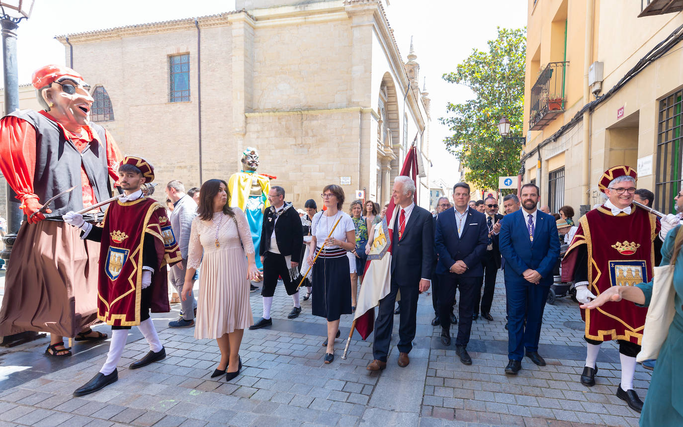 Fotos: Los ecos de la pandemia marcan los tradicionales banderazos de San Bernabé