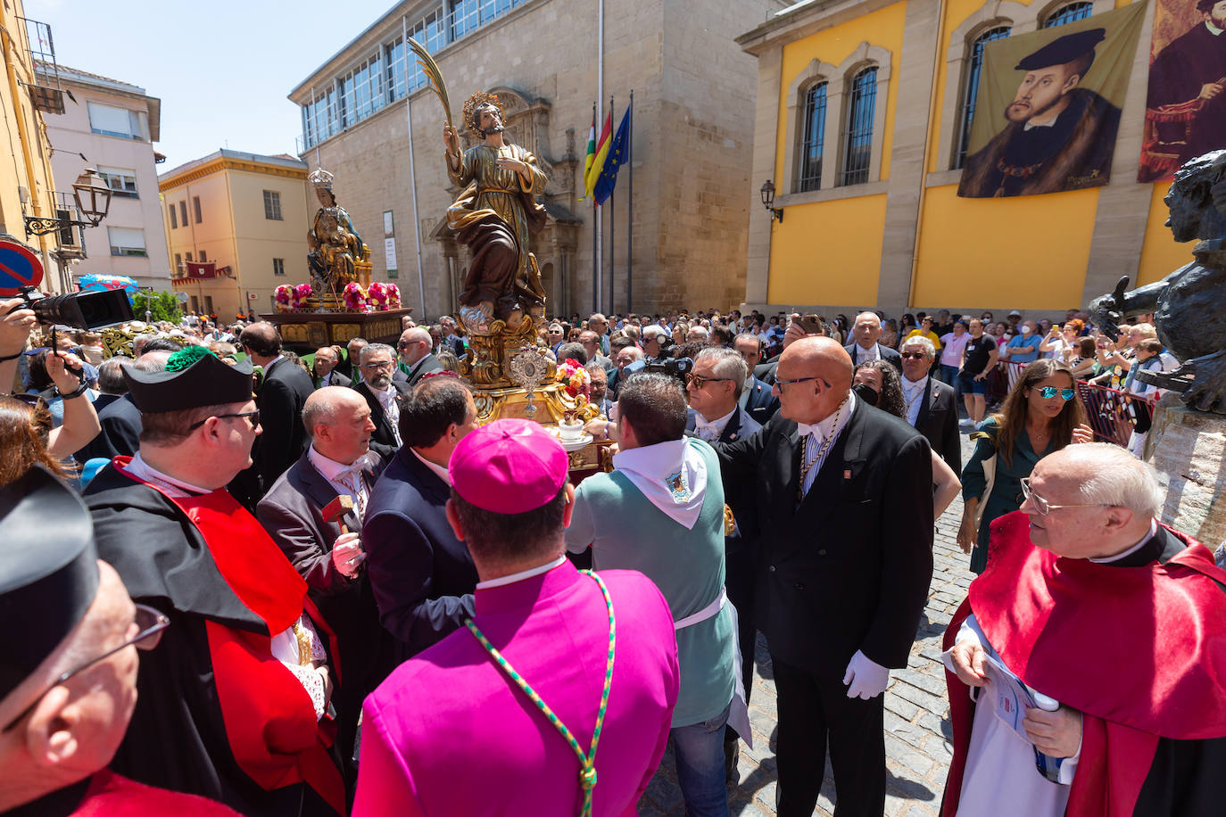 Fotos: Los ecos de la pandemia marcan los tradicionales banderazos de San Bernabé