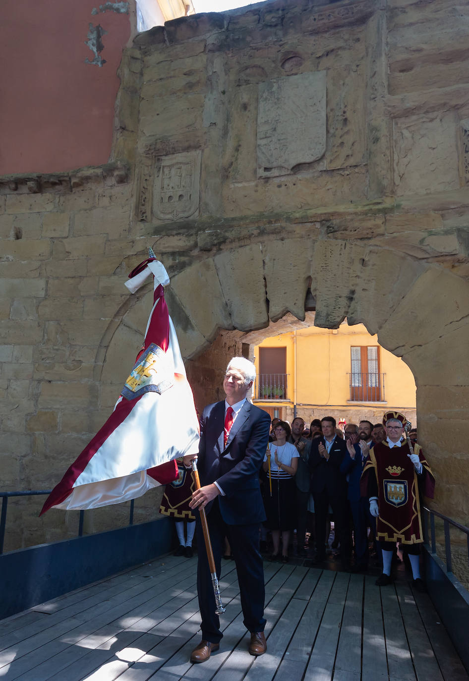 Fotos: Los ecos de la pandemia marcan los tradicionales banderazos de San Bernabé