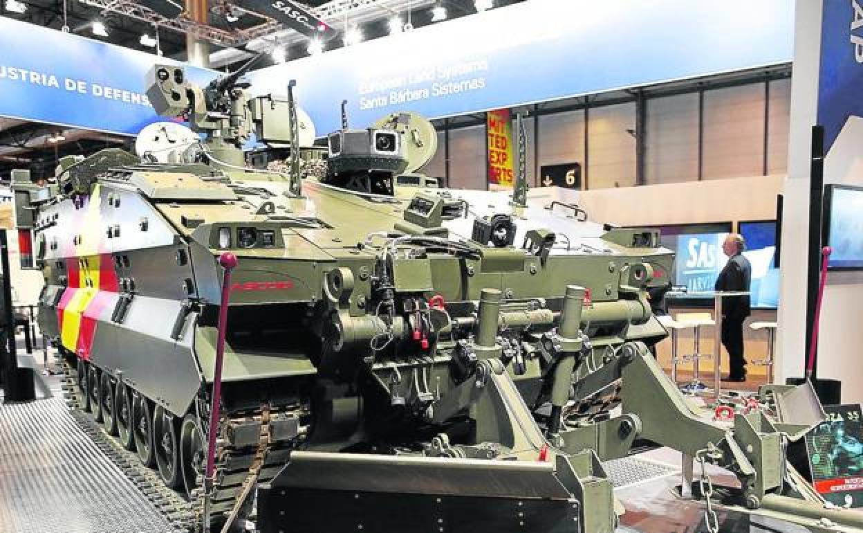 Tanque limpiaminas expuesto en la Feria Internacional de Defensa y Seguridad. 