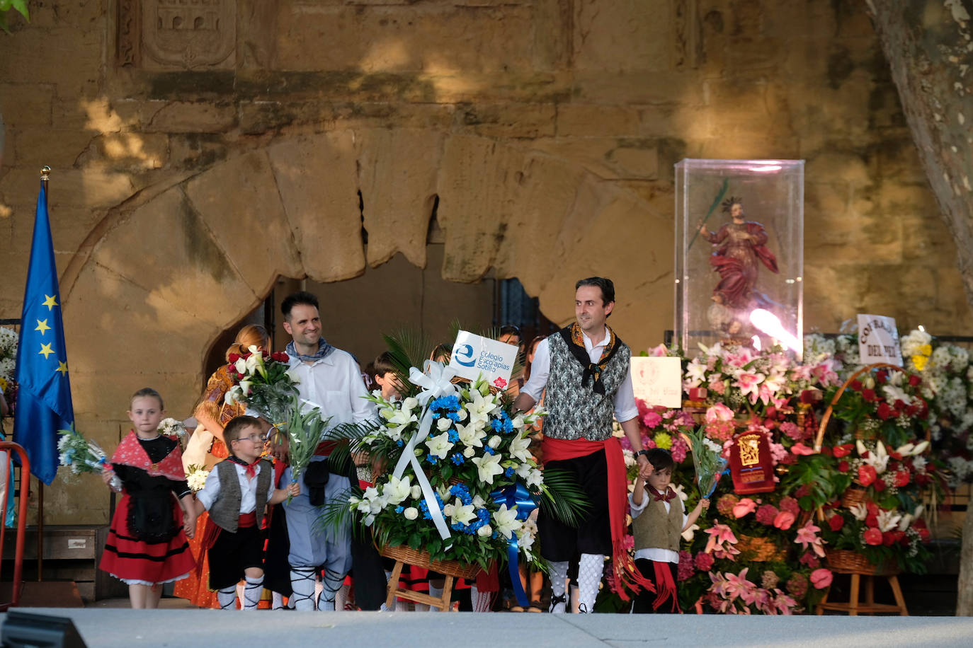 Fotos: Ofrenda floral por San Bernabé