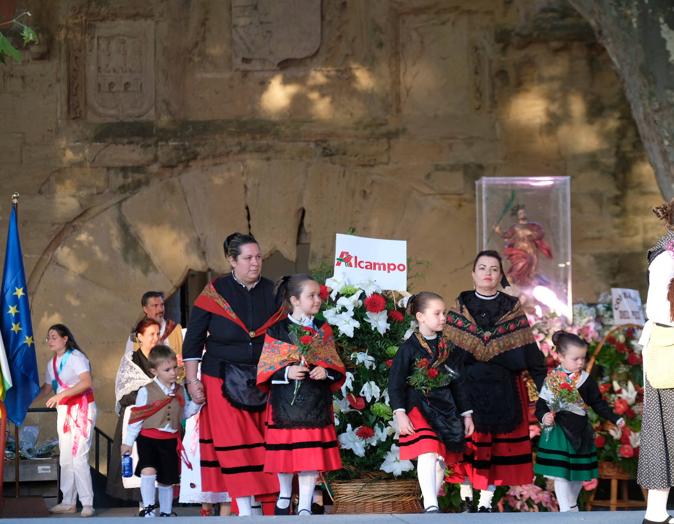 Fotos: Ofrenda floral por San Bernabé