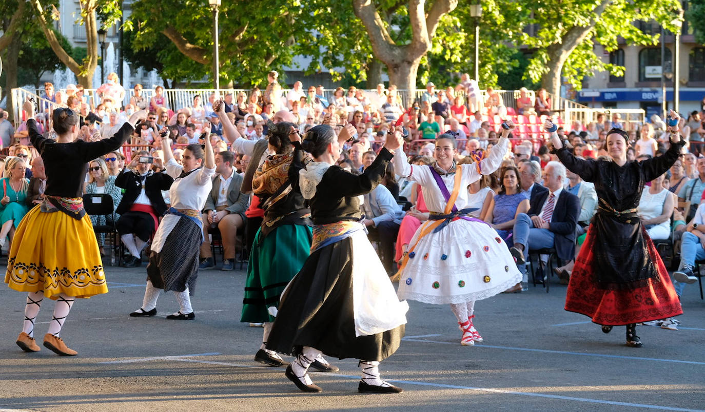 Fotos: Ofrenda floral por San Bernabé