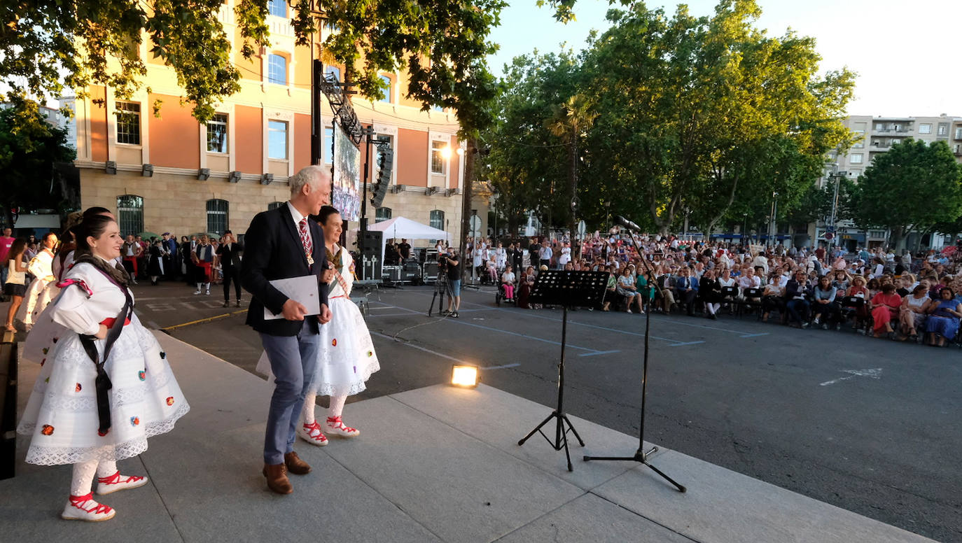 Fotos: Ofrenda floral por San Bernabé
