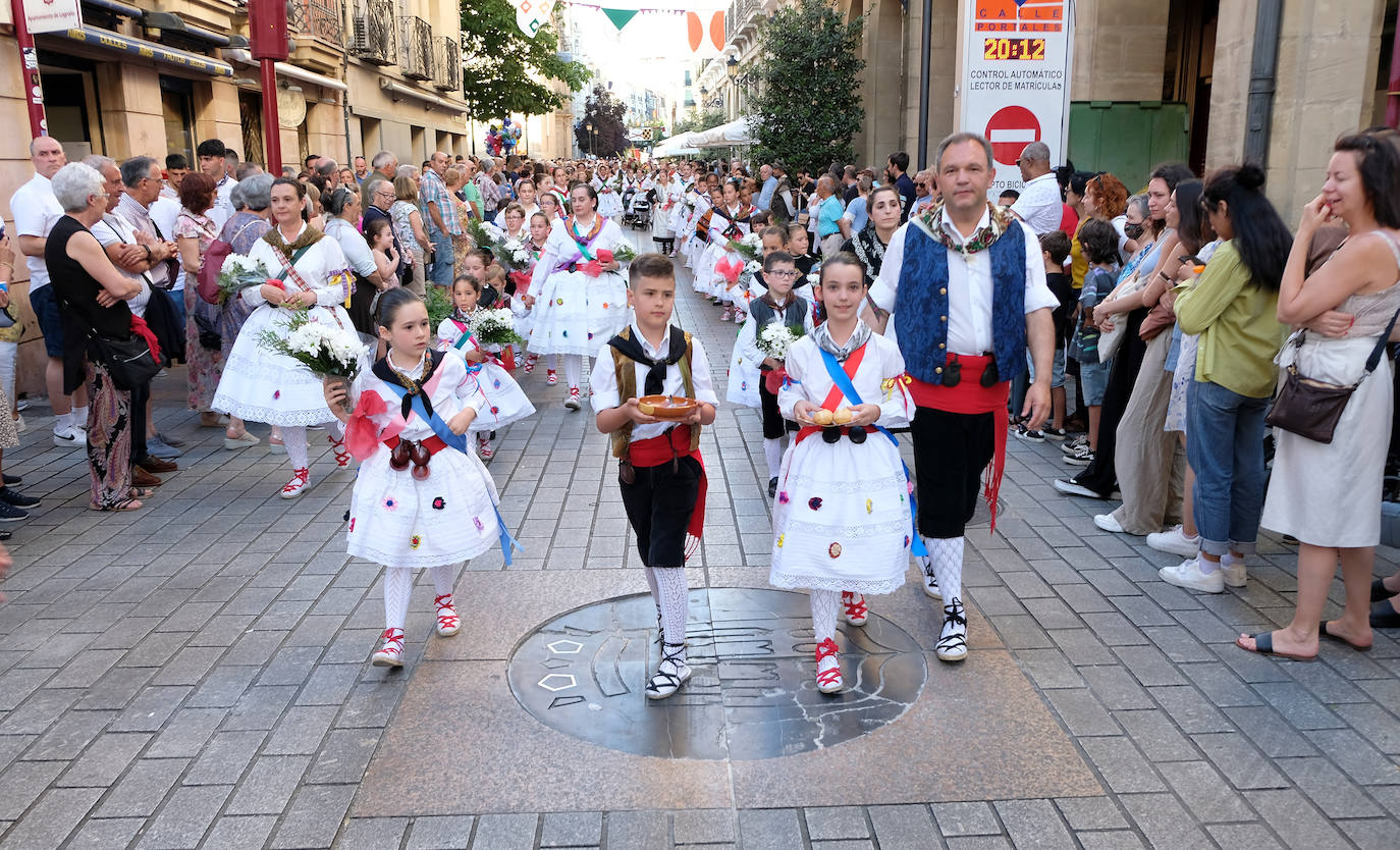 Fotos: Ofrenda floral por San Bernabé