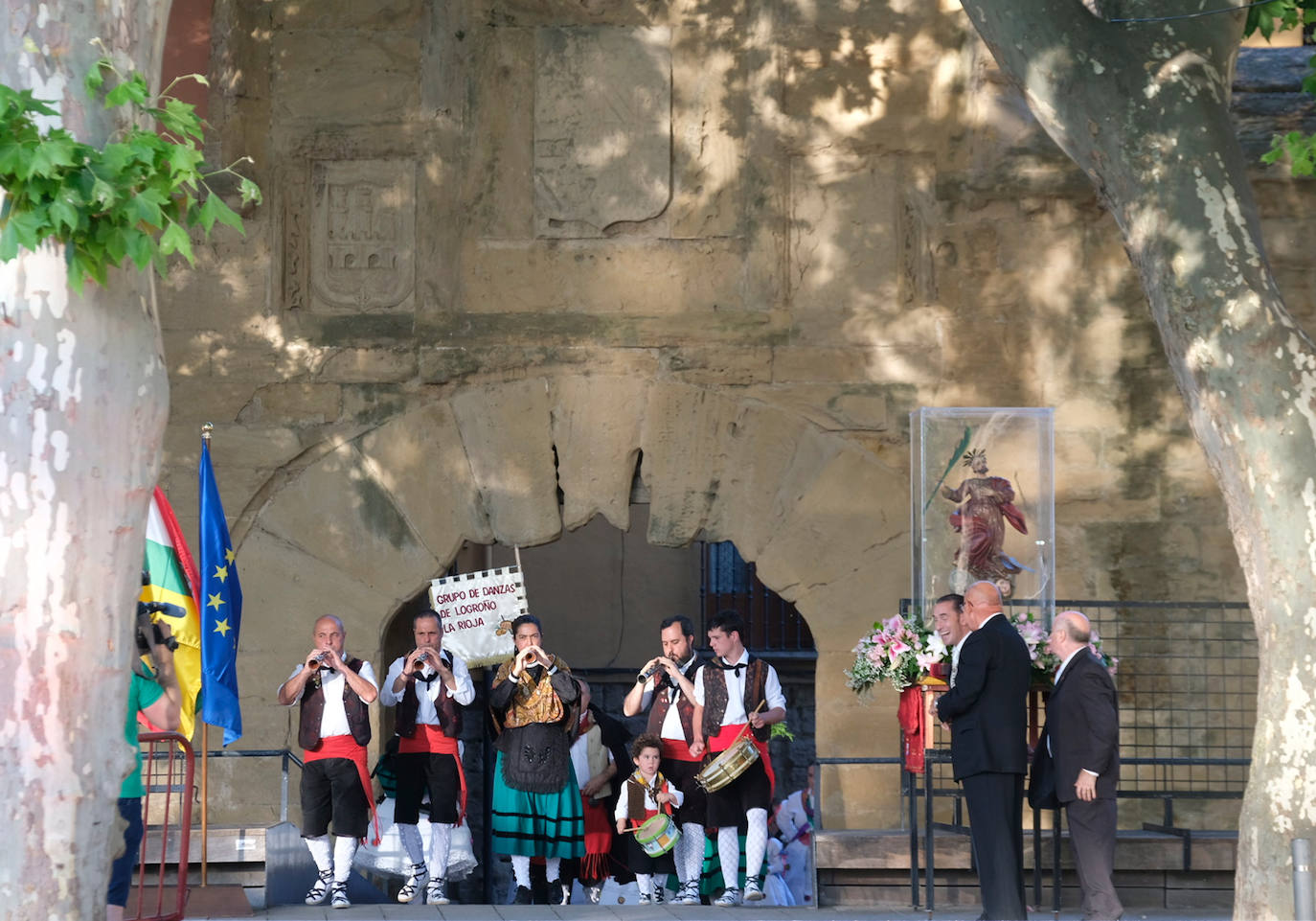 Fotos: Ofrenda floral por San Bernabé