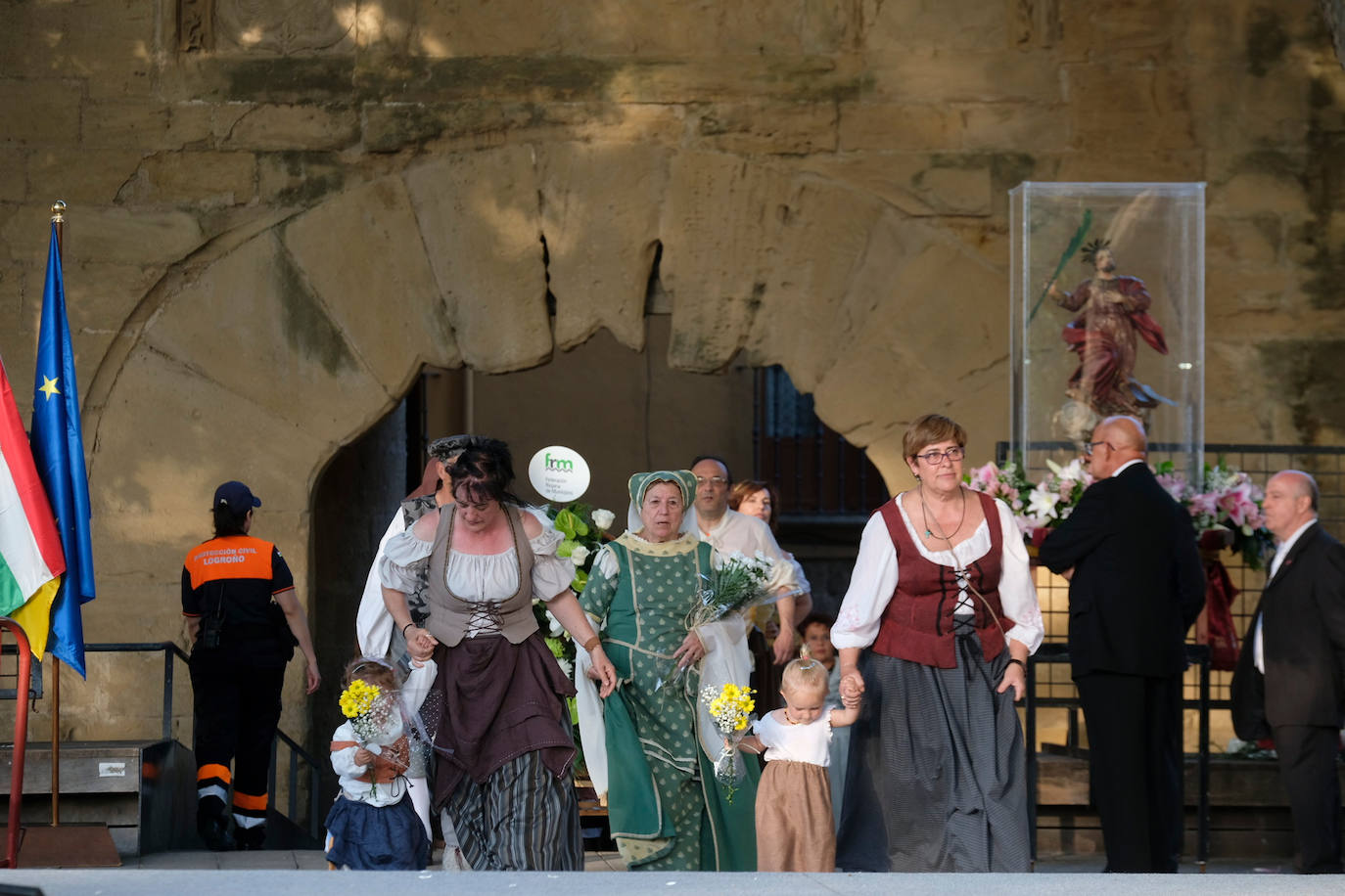 Fotos: Ofrenda floral por San Bernabé