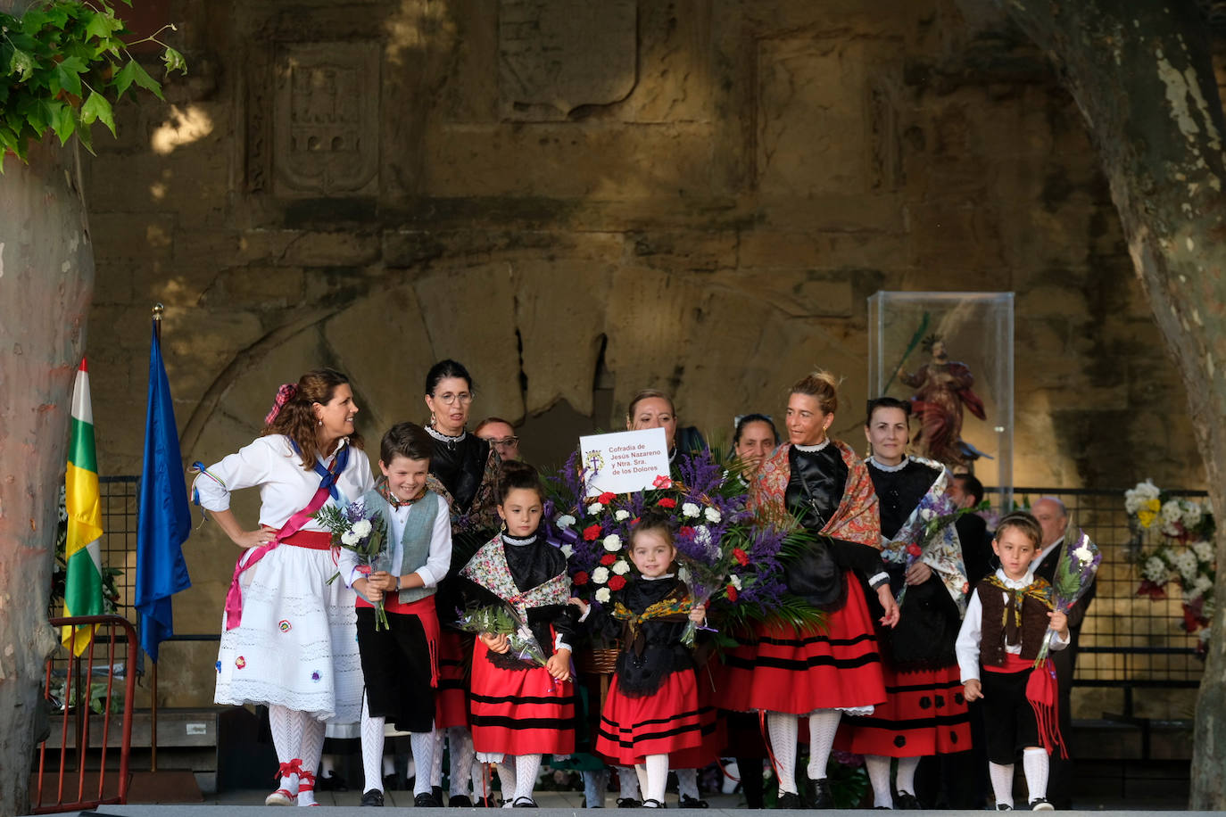 Fotos: Ofrenda floral por San Bernabé