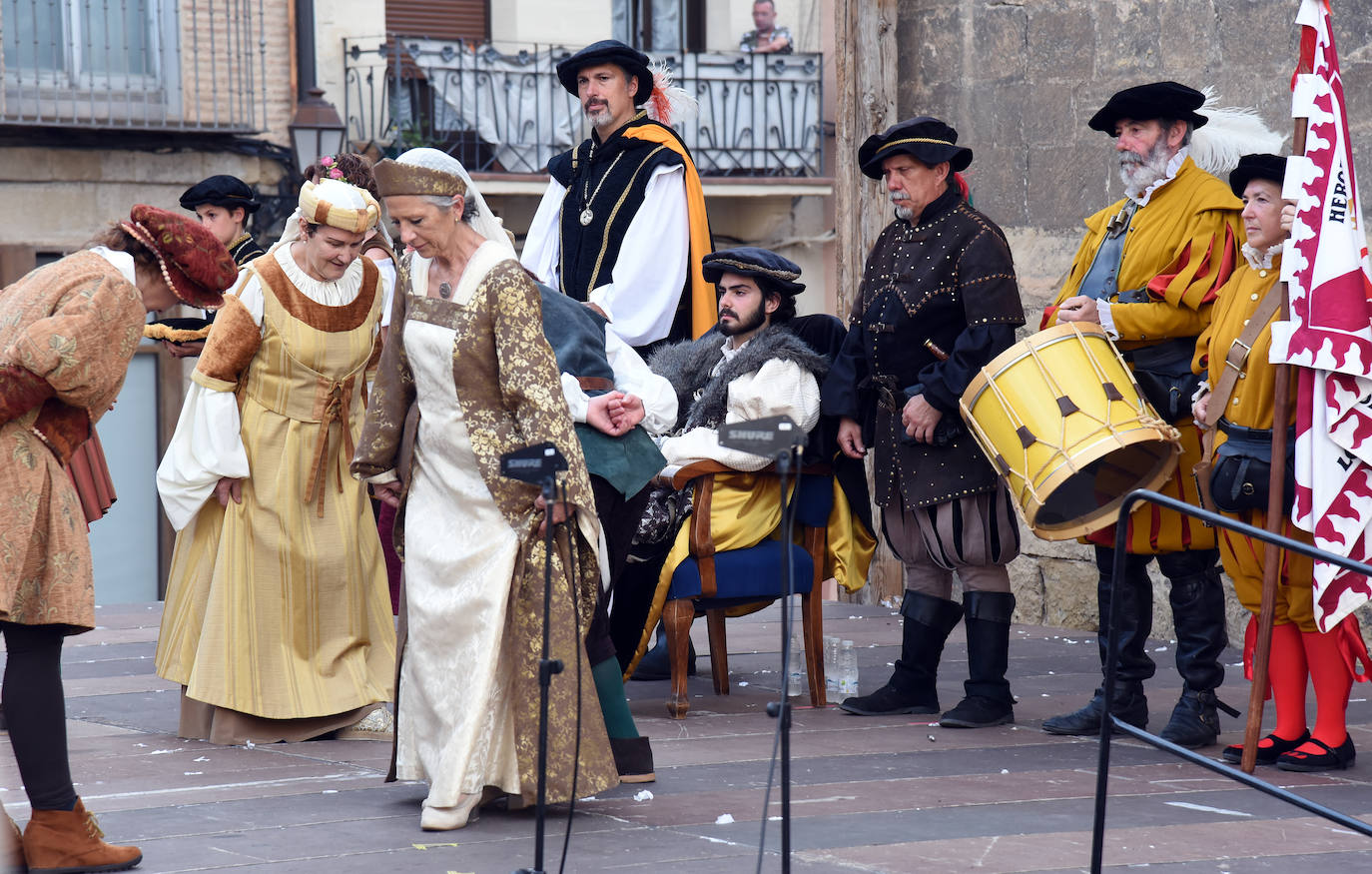 Fotos: Entrega de las flores de lis al escudo de Logroño por parte de Carlos V