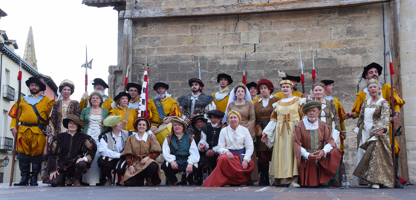 Fotos: Entrega de las flores de lis al escudo de Logroño por parte de Carlos V