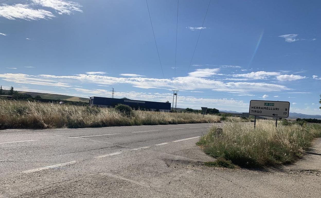 Cruce del camino de Santiago con la carretera de Herramélluri. 