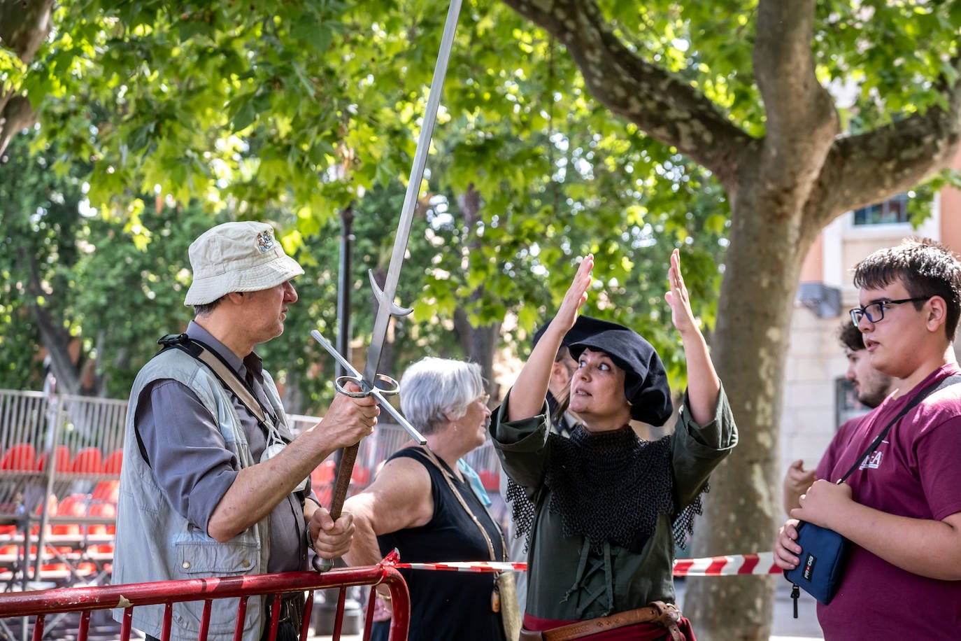 Fotos: Exhibición de esgrima en los jardines de Juanita Madroñero