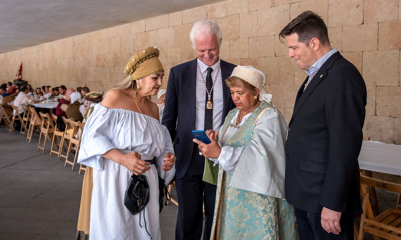 Fotos: Comida renacentista en los soportales del Ayuntamiento
