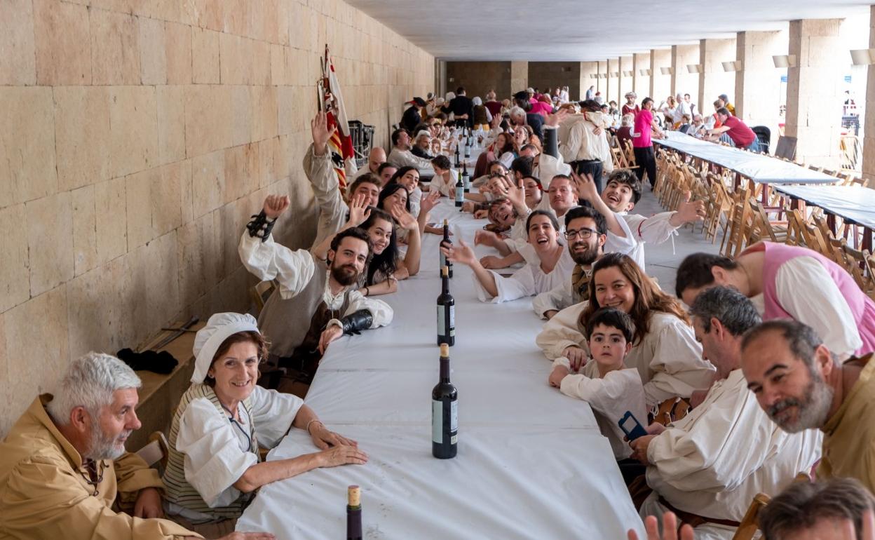 Comida renancentista de los Guardias de Santiago, Héroes del Revellín y Voluntarios de Logroño. 