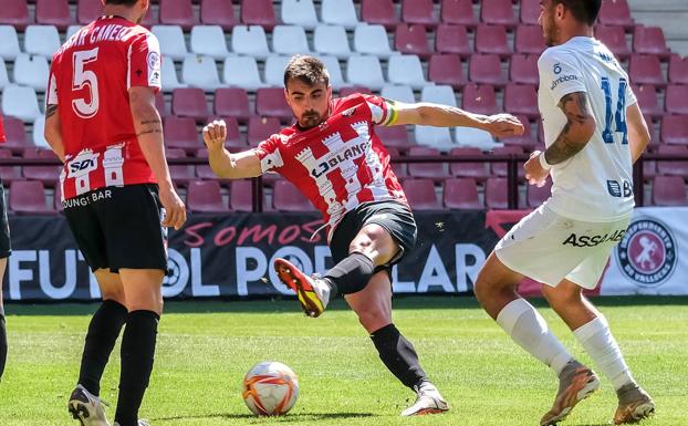 Emilio, en un partido de esta temporada. 