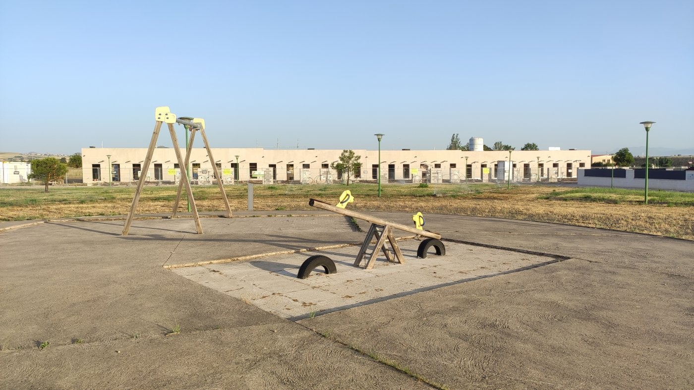 Parque infantil en la urbanización situada junto a la ermita. 