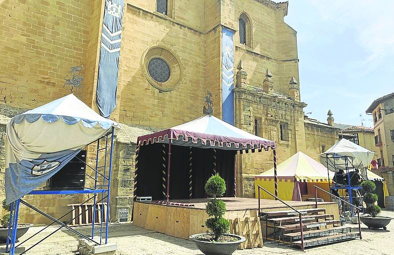 El escenario de la plaza de España, que acogerá parte de las actuaciones. 
