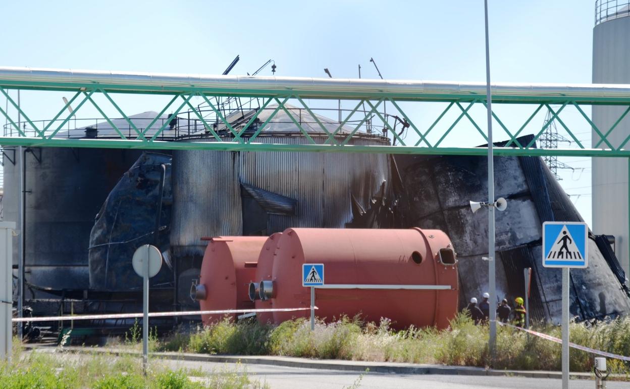 Depósitos quemados tras la explosión de la planta de biodiésel, el 26 de mayo. 