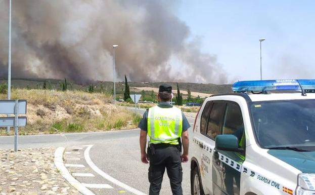 Alrededor de 2.500 personas fueron desalojadas de Sendaviva por un incendio en las Bardenas