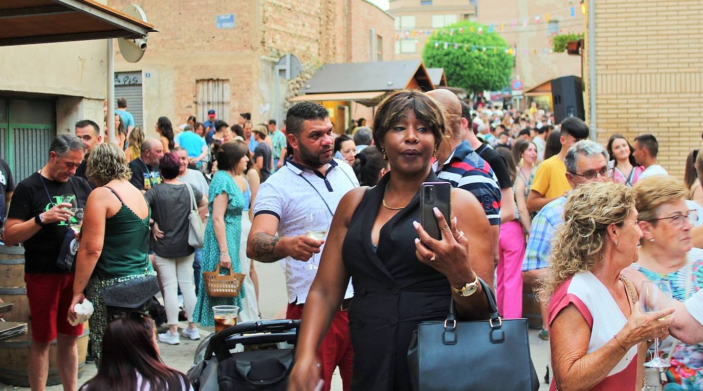 Fotos: La VII Cita con el Vino llena el centro de Lardero