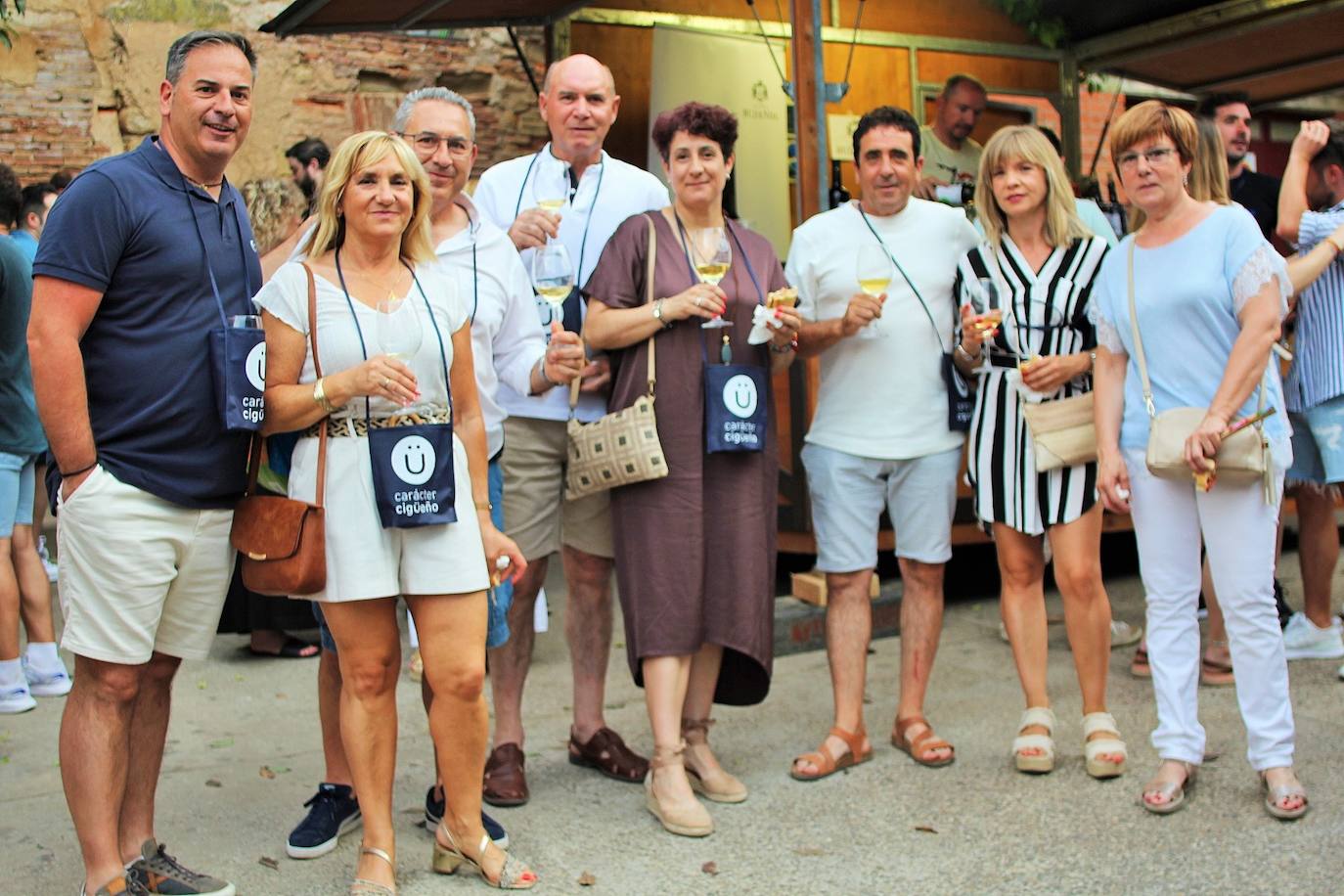 Fotos: La VII Cita con el Vino llena el centro de Lardero