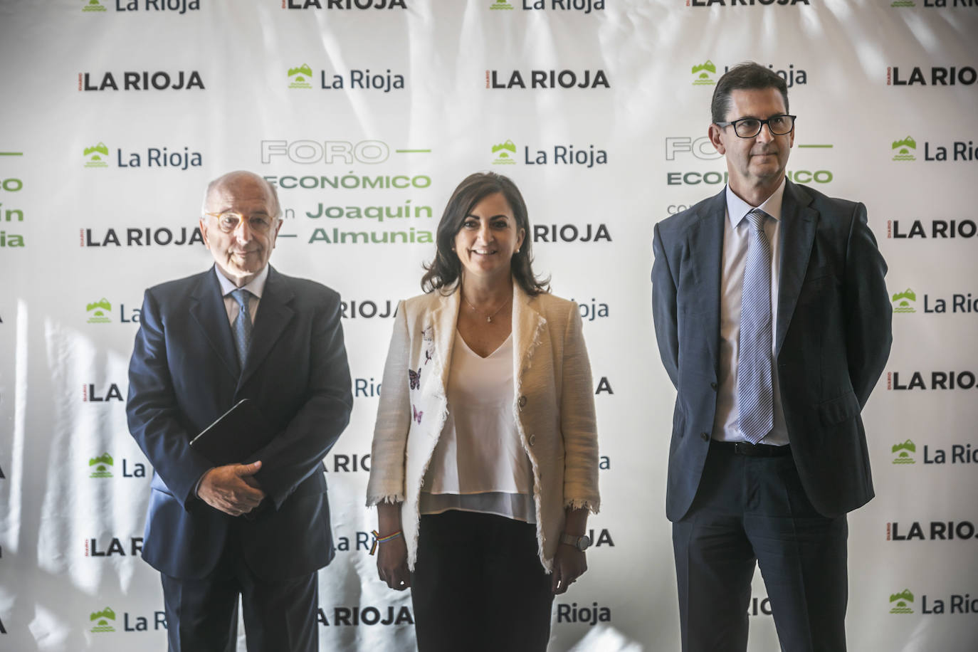 Fotos: Almunia reclama reformas, un pacto de rentas y «dejar atrás la política de bloques para llegar a acuerdos»