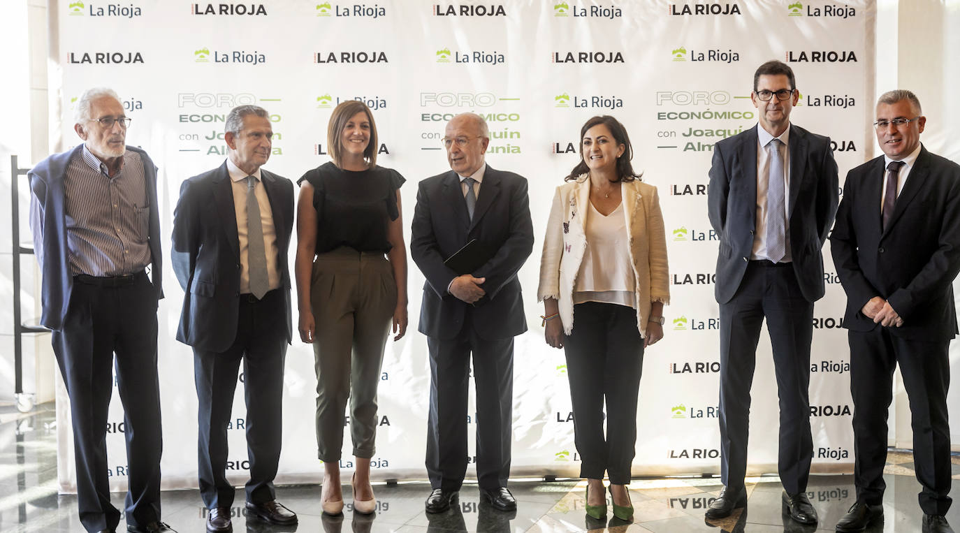 Fotos: Almunia reclama reformas, un pacto de rentas y «dejar atrás la política de bloques para llegar a acuerdos»