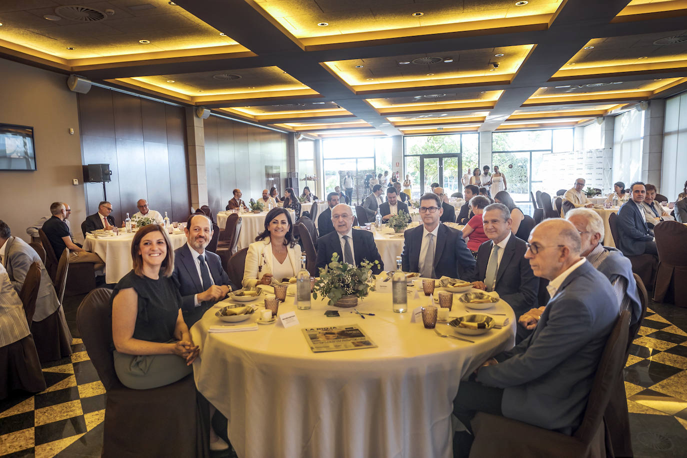 Fotos: Almunia reclama reformas, un pacto de rentas y «dejar atrás la política de bloques para llegar a acuerdos»