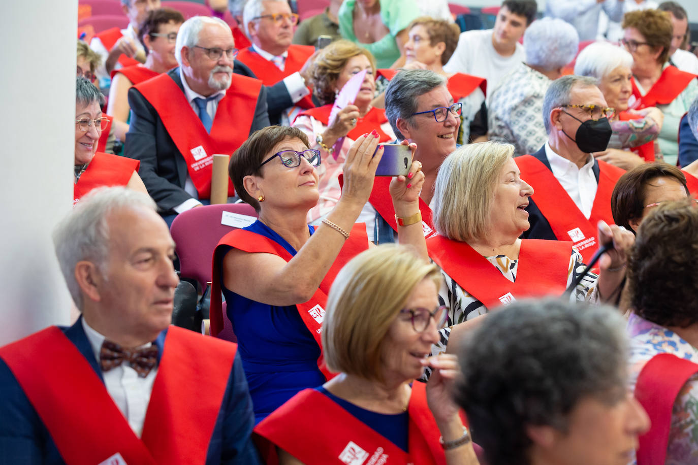 Fotos: Graduación de los alumnos de la promoción 2018-2022 de la Universidad de la Experiencia de la UR