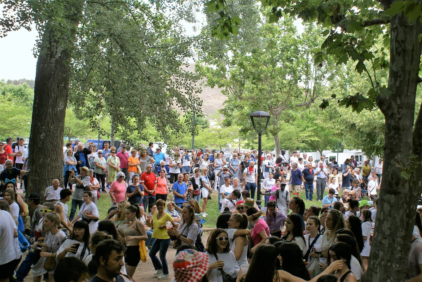 Fotos: Viernes de vueltas y almuerzos en las fiestas de Nájera