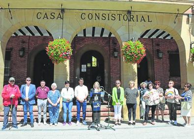 Imagen secundaria 1 - Actos en el Ayuntamiento de Logroño y de Calahorra y lectura del manifiesto en el Gobierno de La Rioja. 