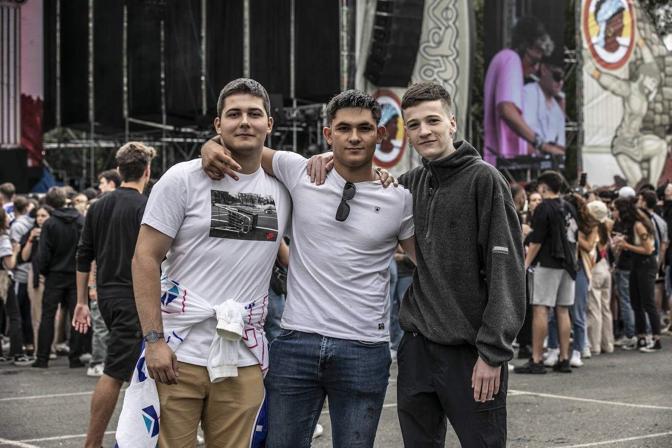 Fotos: Los asistentes al Holika, preparados para que suene la música