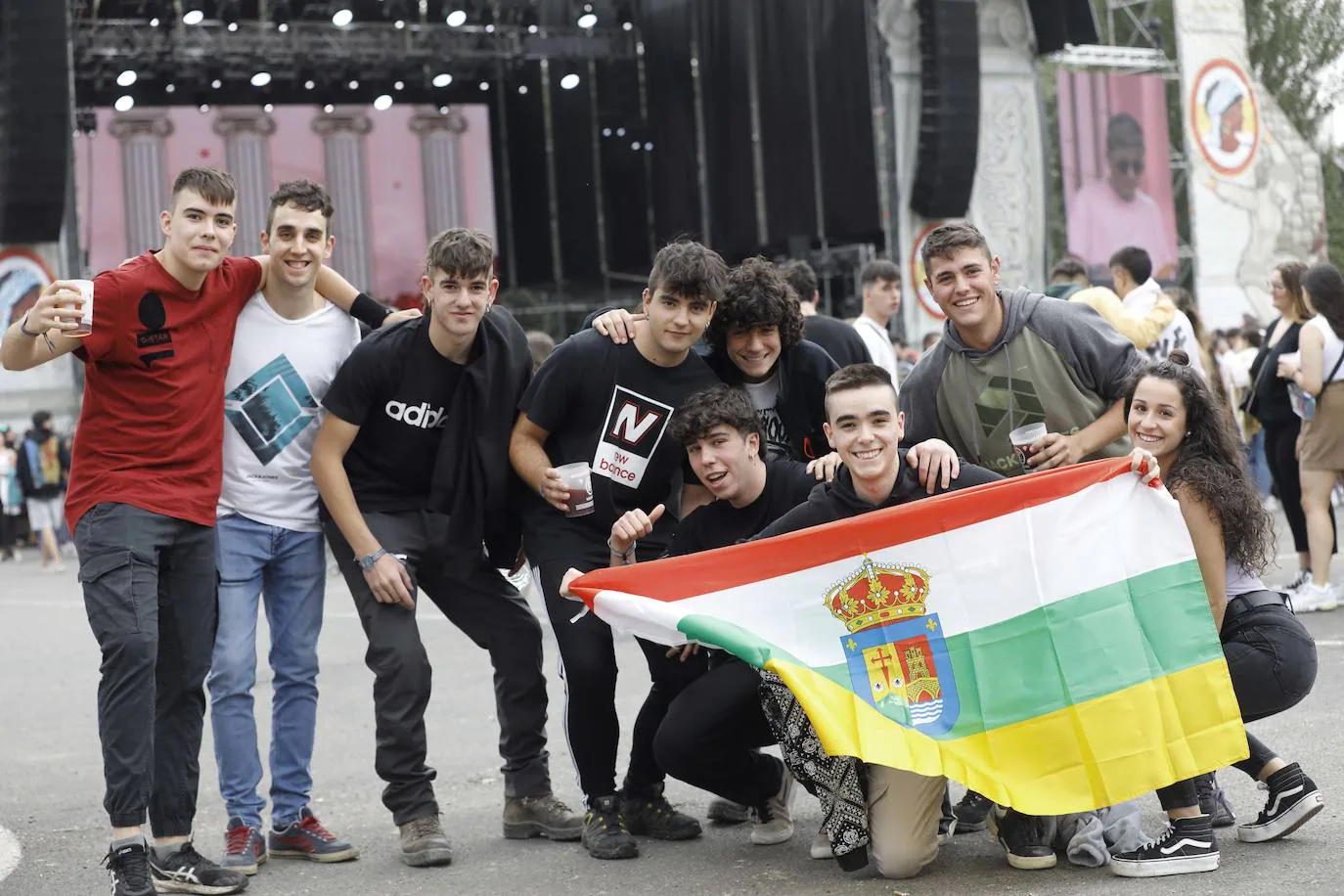 Fotos: Los asistentes al Holika, preparados para que suene la música