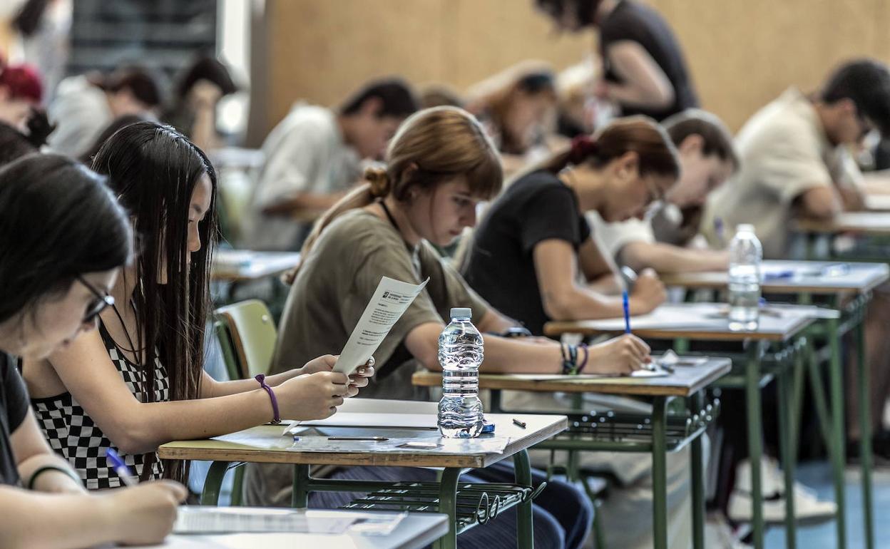 Un total de 261 estudiantes se examinarán en la convocatoria extraordinaria de la EBAU