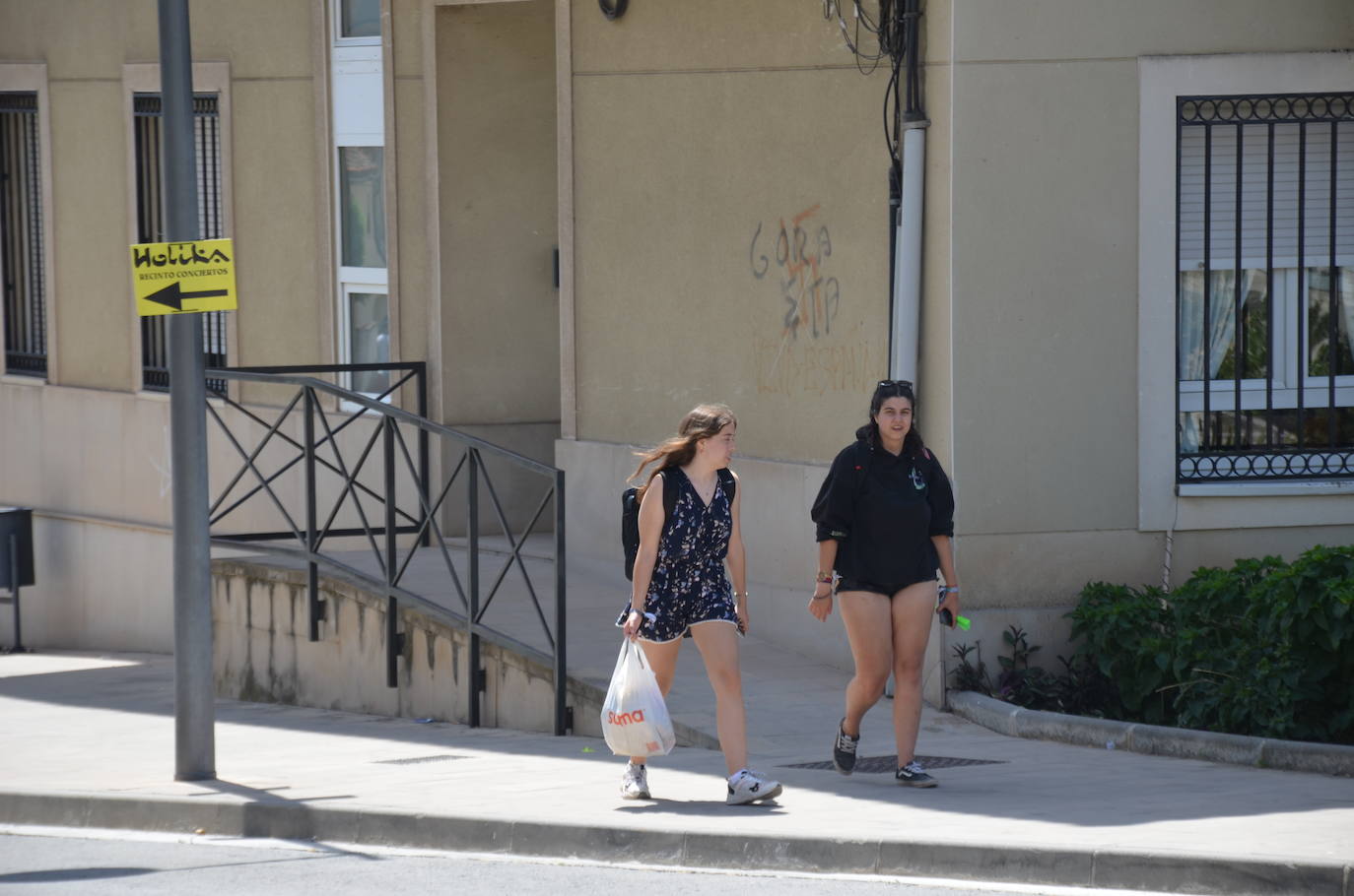 Fotos: Momento de la recogida en el festival Holika