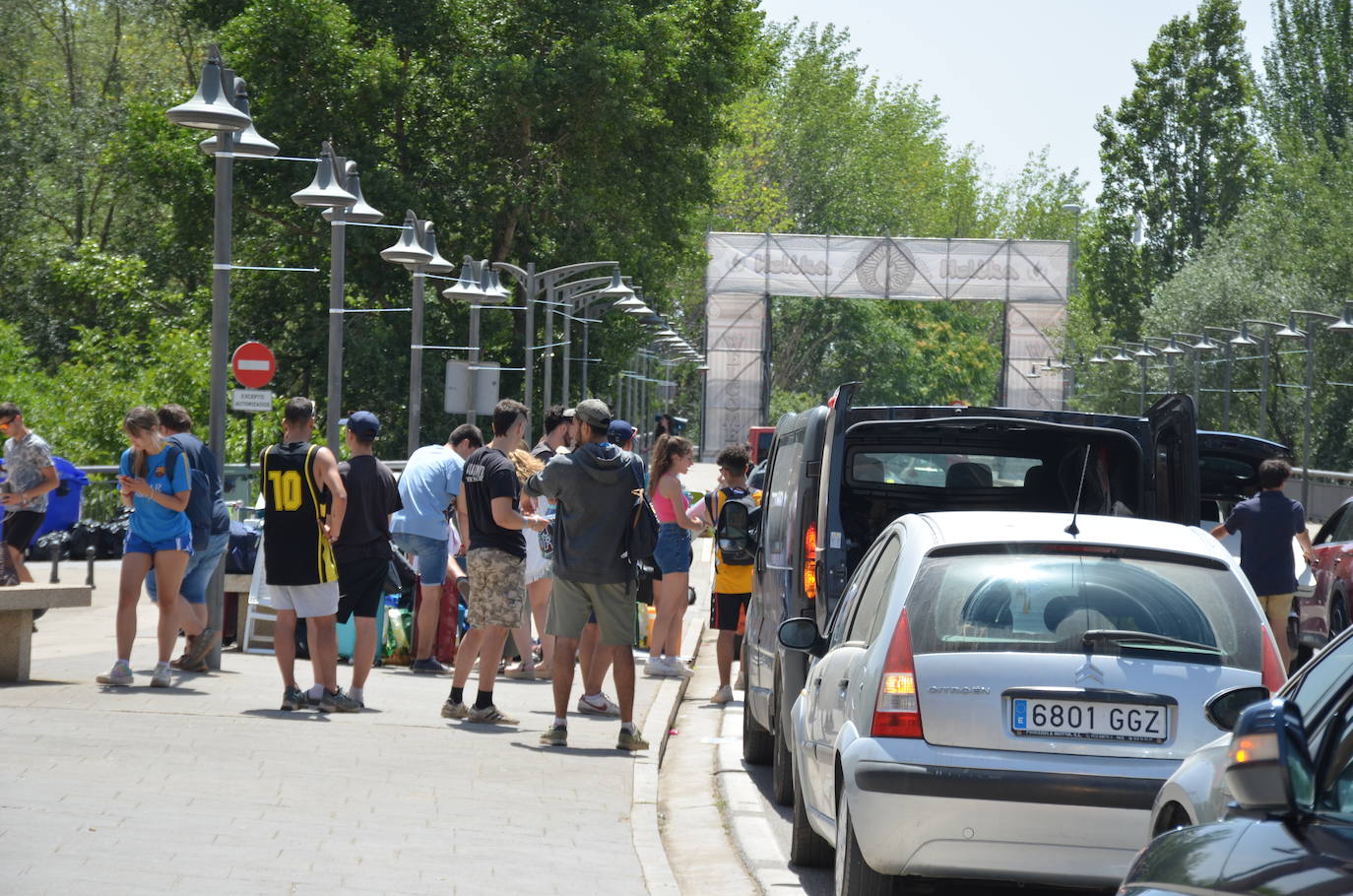 Fotos: Momento de la recogida en el festival Holika